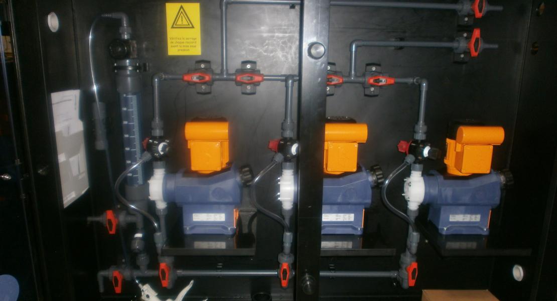 coffret PEHD Pompes doseuses chlorure ferrique